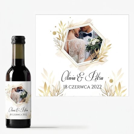 Mała buteleczka wina z personalizowaną dedykacją zawierającą zdjęcie i tekst – Wyjątkowa chwila