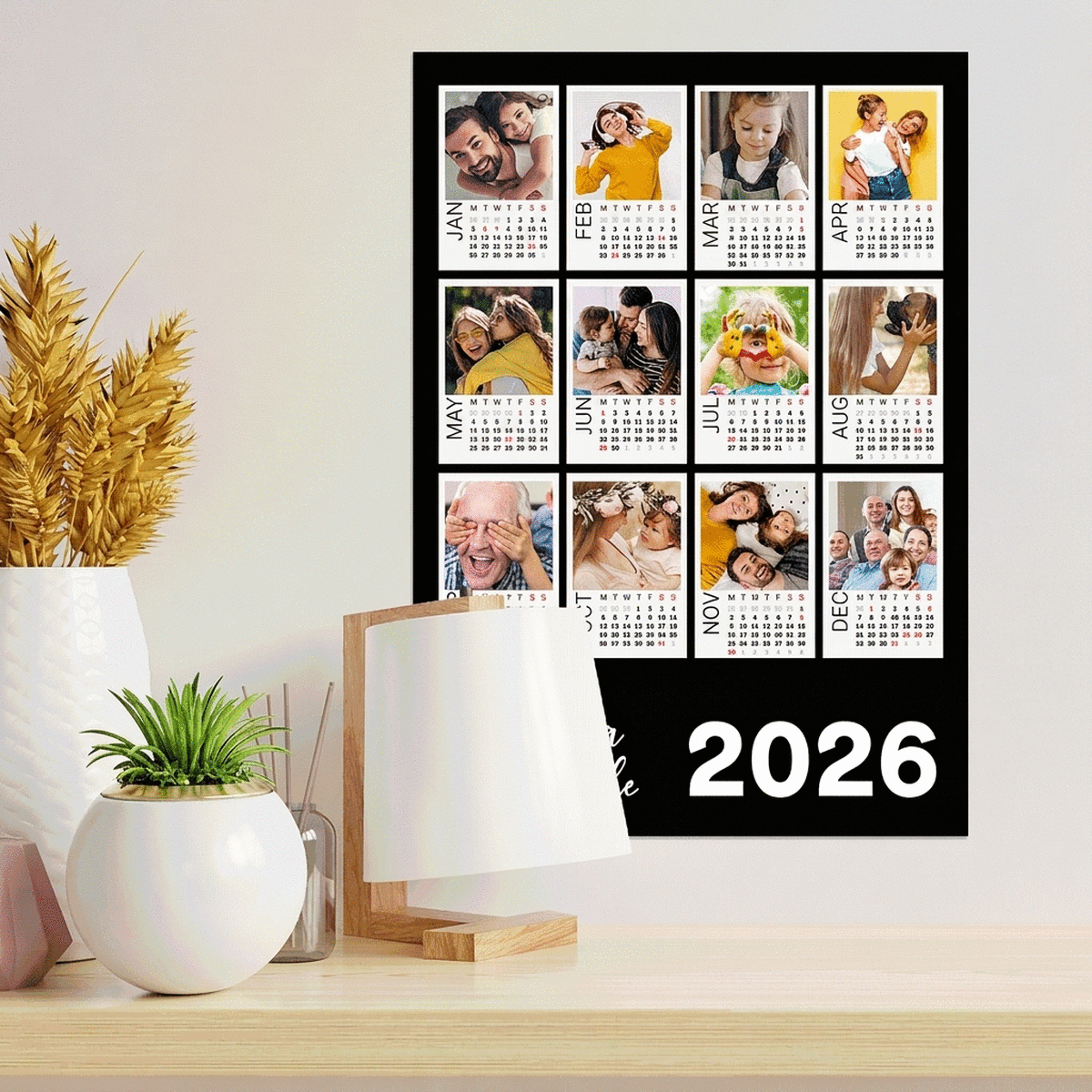 Spersonalizowany plakat-kalendarz z 12 zdjęciami w stylu polaroid i kolorowym tłem