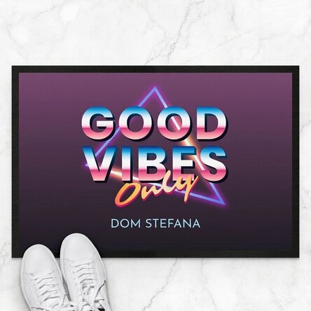 Spersonalizowana wycieraczka z napisem – „Good vibes only”