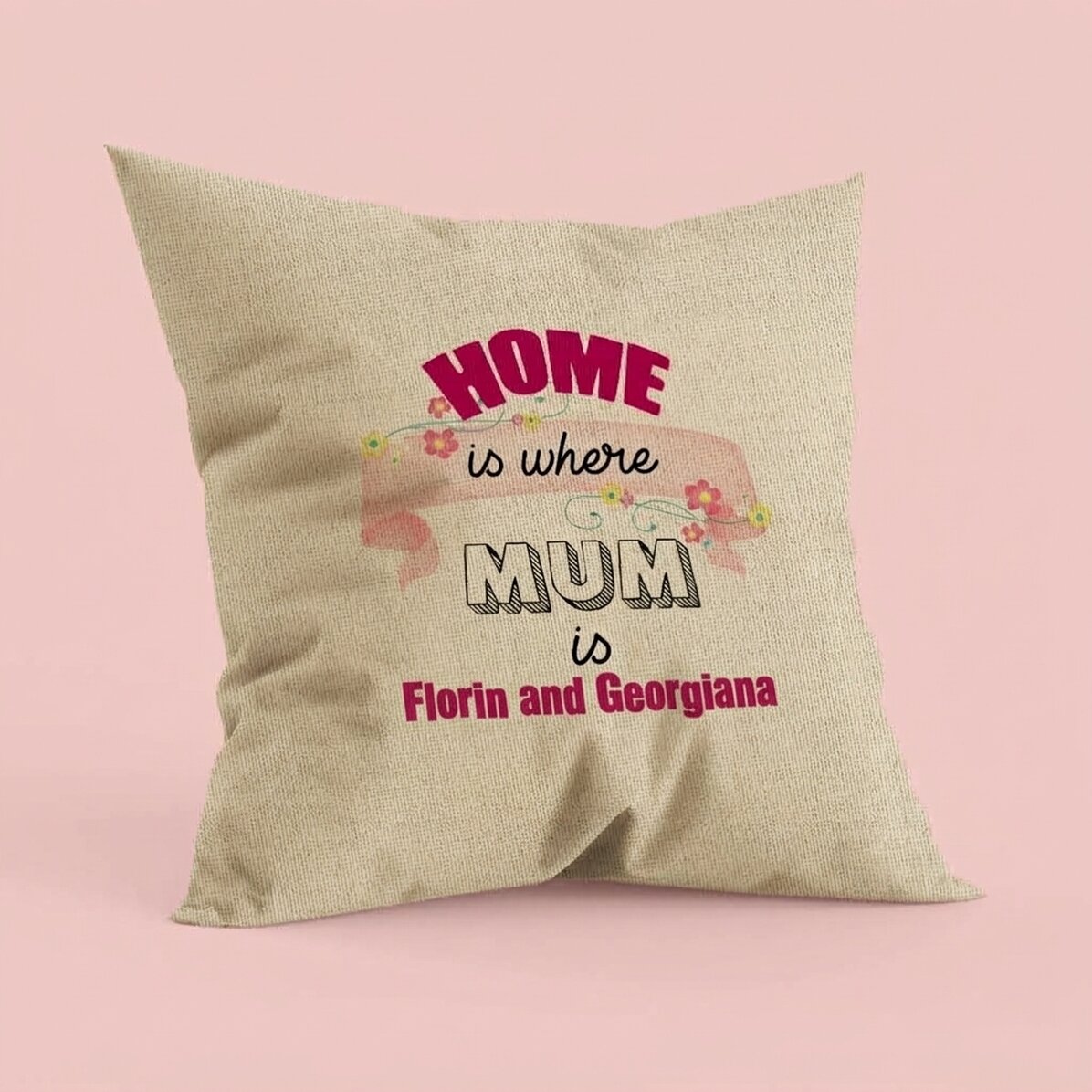 Spersonalizowana poduszka z napisem – „Home is where mum is” – W
