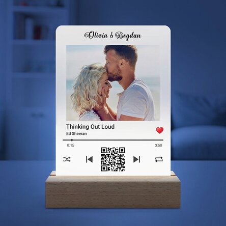 Spersonalizowana lampka nocna LED ze zdjęciem i kodem QR – Nasza piosenka