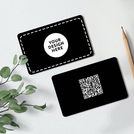 Spersonalizowana wizytówka aluminiowa, dwustronna, z kodem QR i własną grafiką – dane kontaktowe