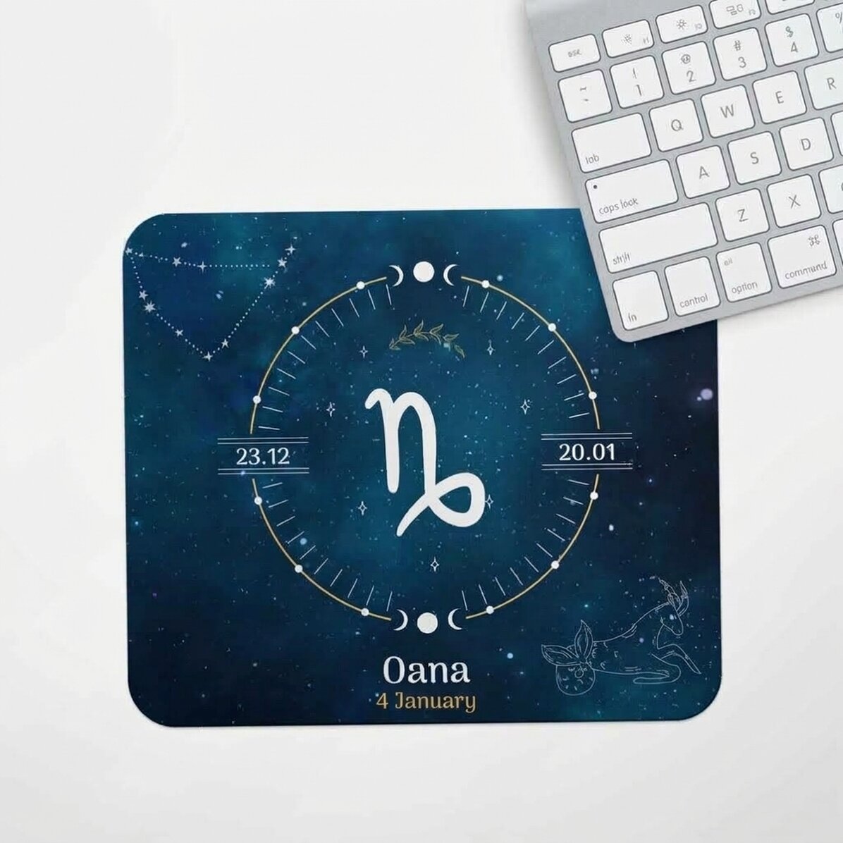 Spodek pod mysz z indywidualnym napisem – znak zodiaku Koziorożec