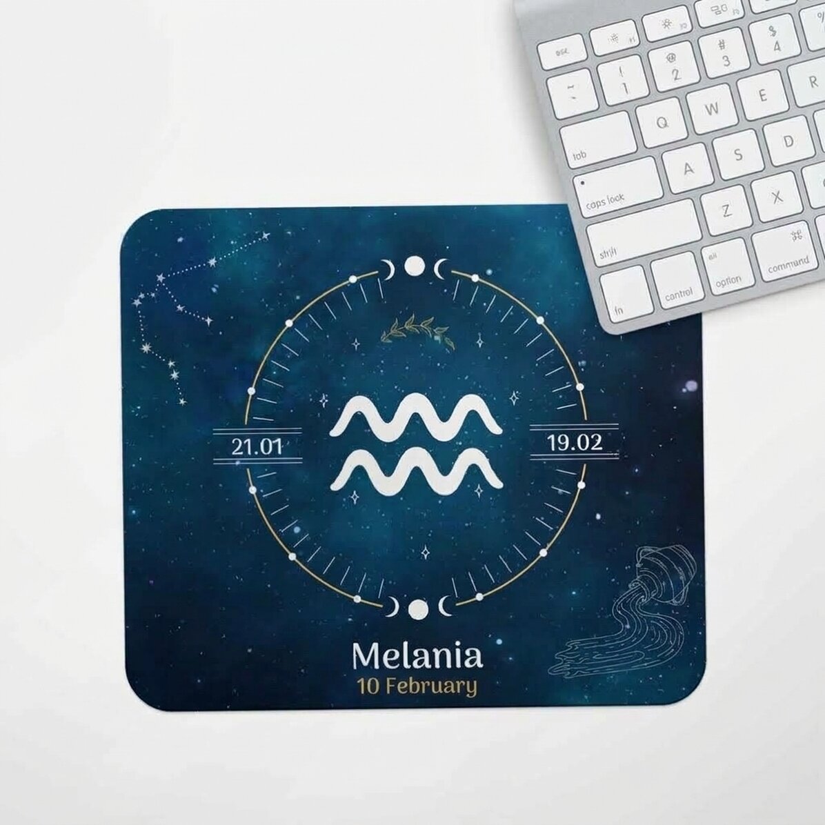 Spodek pod mysz z indywidualnym napisem – znak zodiaku Wodnik