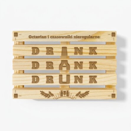 Spodek pod szklankę w kształcie łopatki z indywidualnym napisem – Drink Drank Drunk