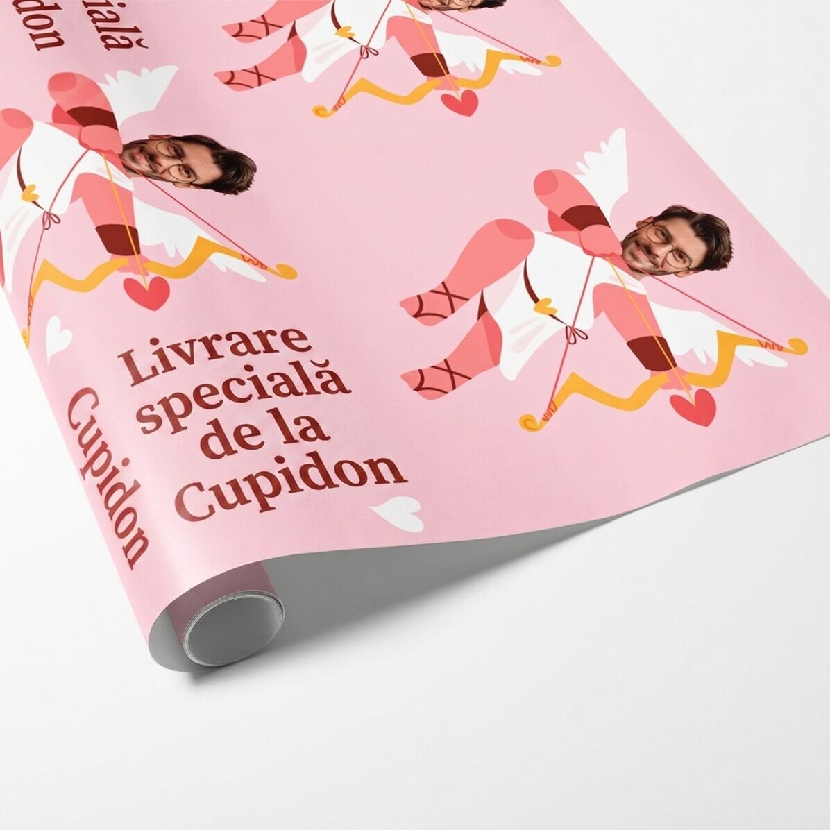 Papier do pakowania prezentów z własnym zdjęciem i napisem – Cupid