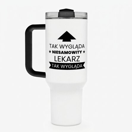 Termos z uchwytem i słomką, spersonalizowany napisem – tak wygląda
