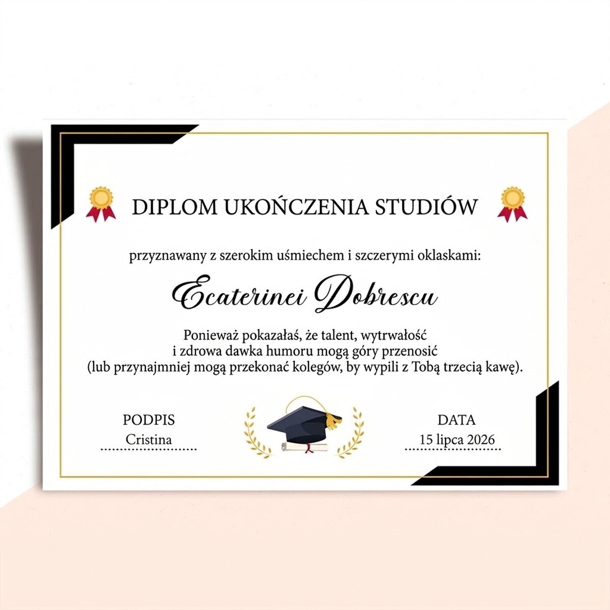 Spersonalizowany dyplom z napisem – ukończenie studiów