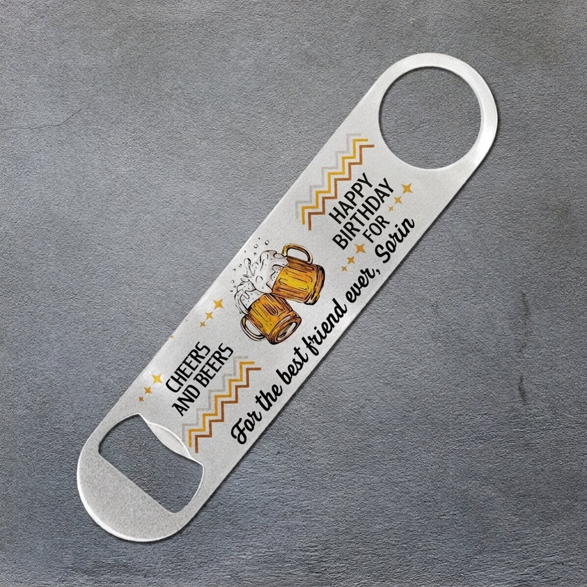 Spersonalizowany otwieracz do piwa z napisem – Cheers and beers