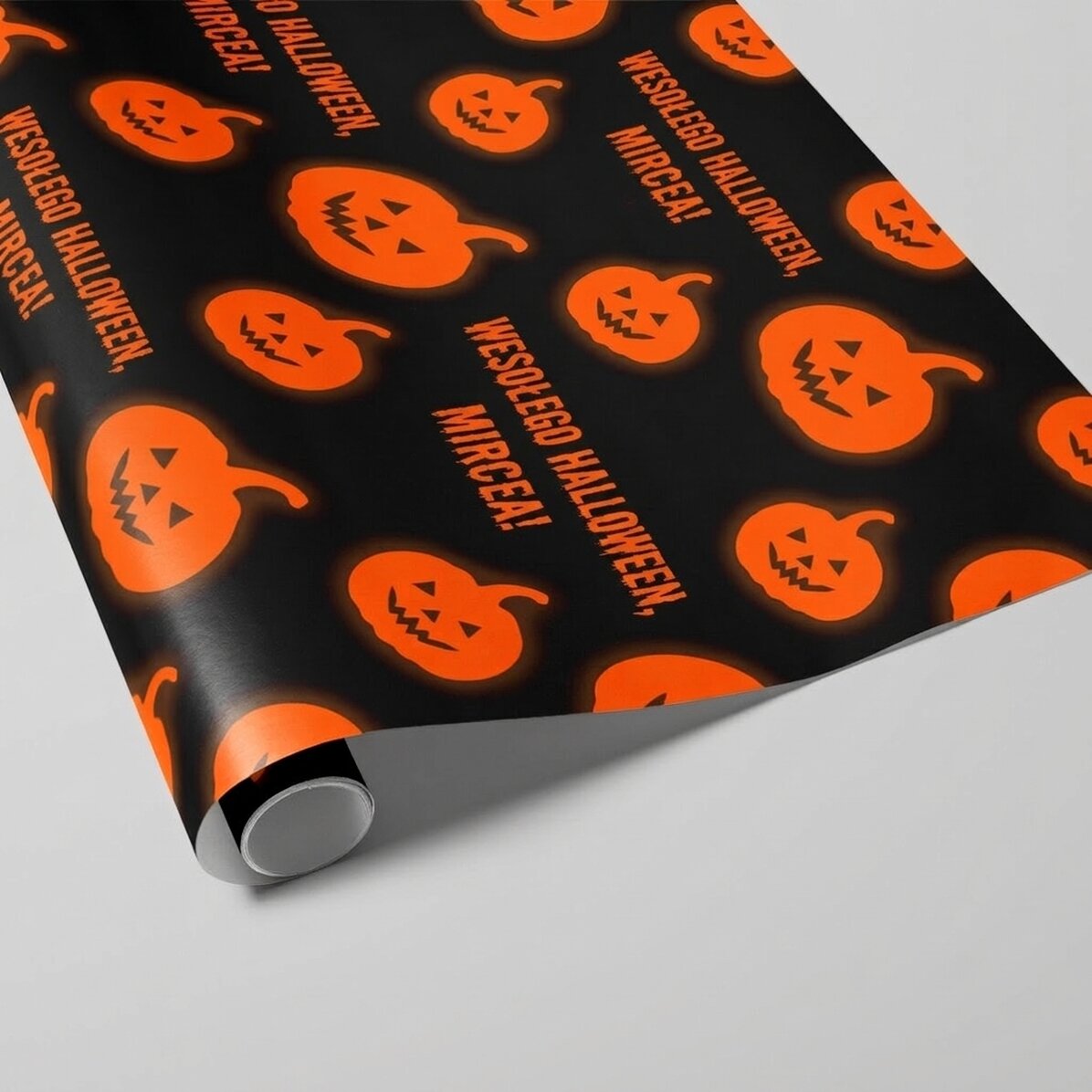 Papier do pakowania prezentów z indywidualnym napisem – Happy Halloween!