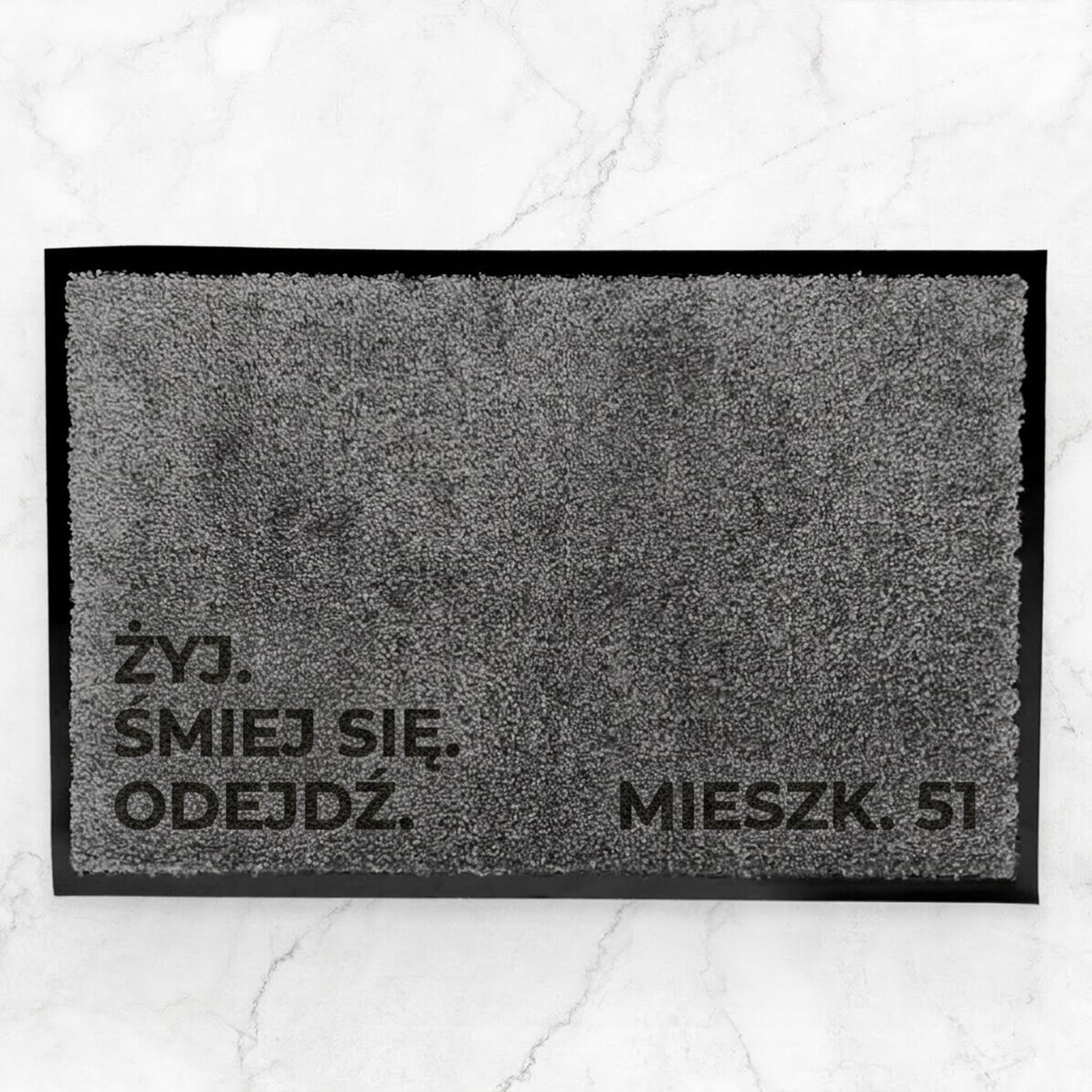 Spersonalizowana wycieraczka do wnętrz z napisem – Live. Laugh. Leave.