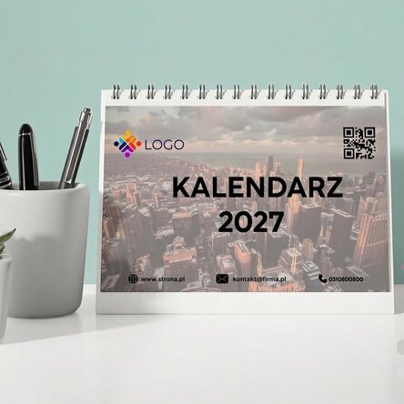 Spersonalizowany kalendarz biurkowy z logo, zdjęciami, tekstem i kodem QR