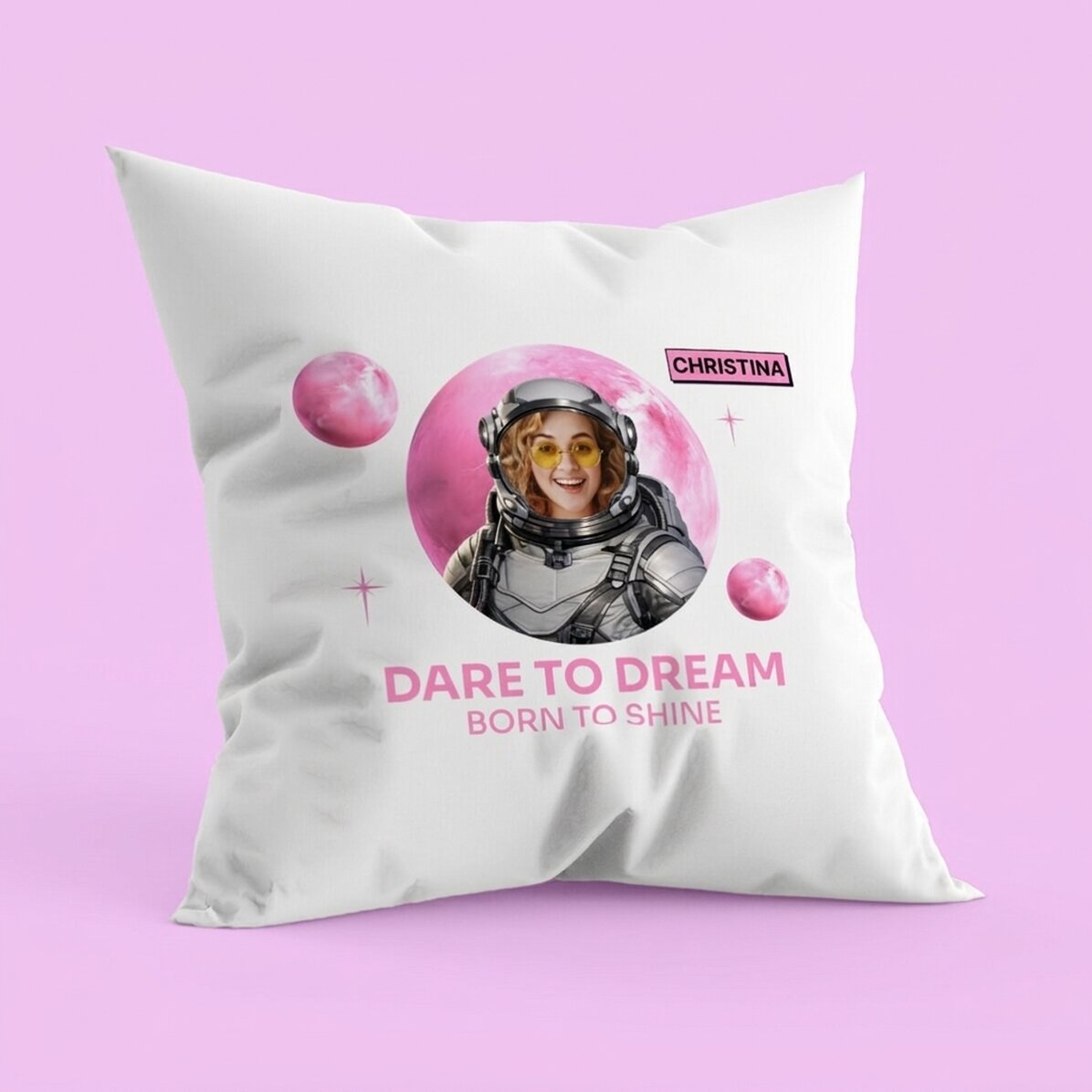 Spersonalizowana poduszka ze zdjęciem i napisem – Dare to Dream