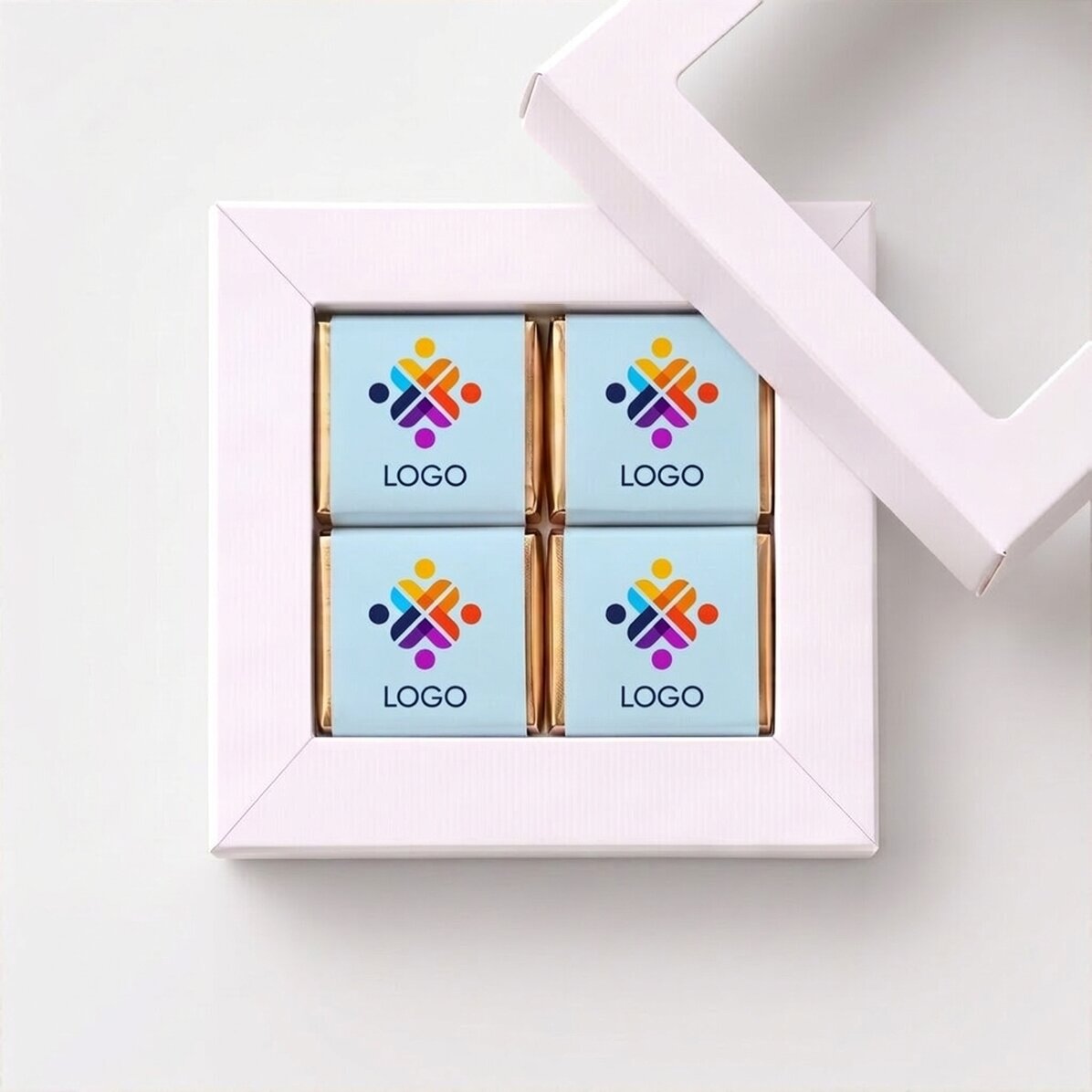 Pudełko upominkowe zawierające 4 miniaturowe czekoladki z nadrukowanym logo