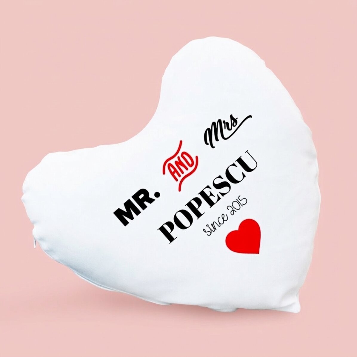 Spersonalizowana poduszka w kształcie serca – Mr & Mrs