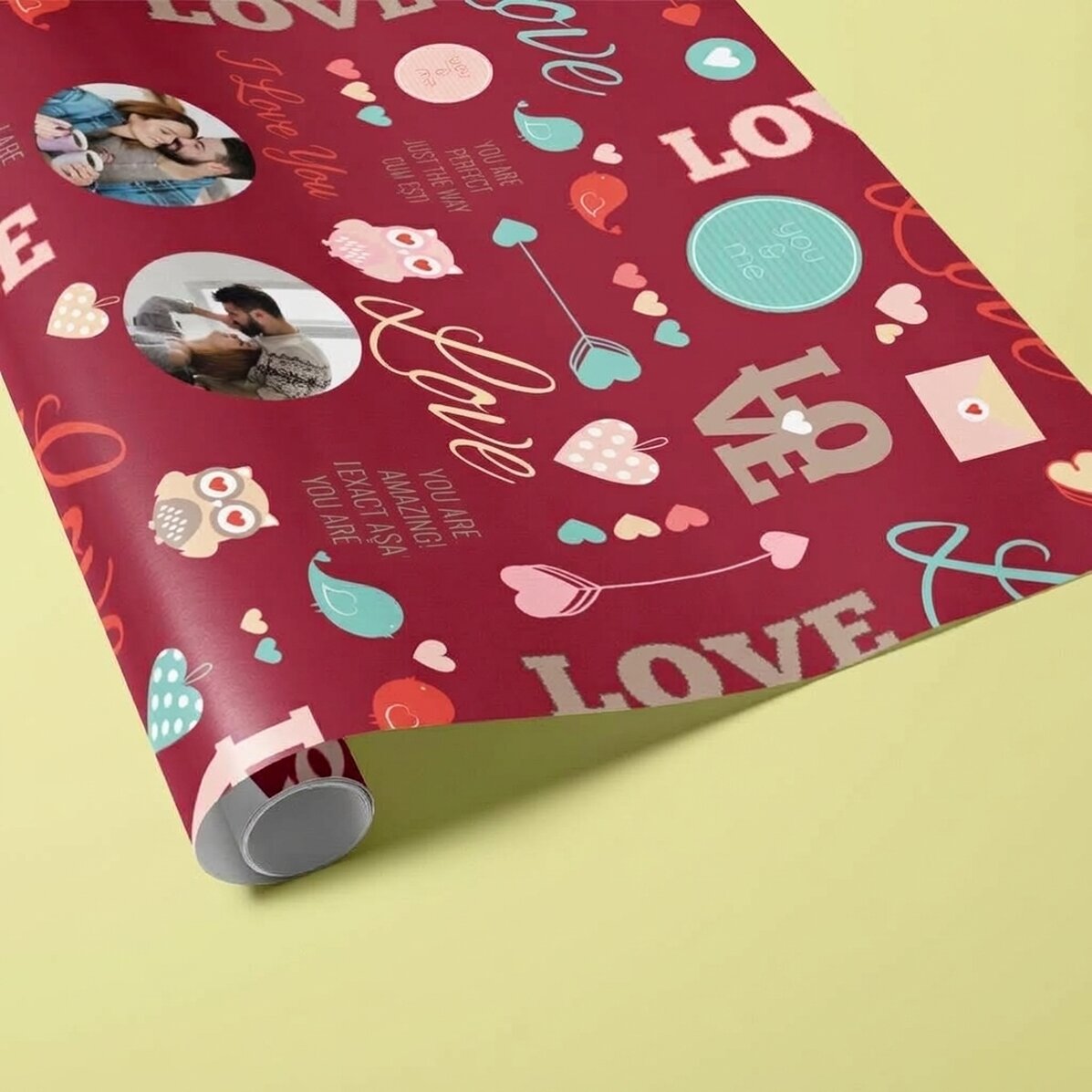 Spersonalizowany papier do pakowania prezentów z dwoma zdjęciami – wzór „Love”
