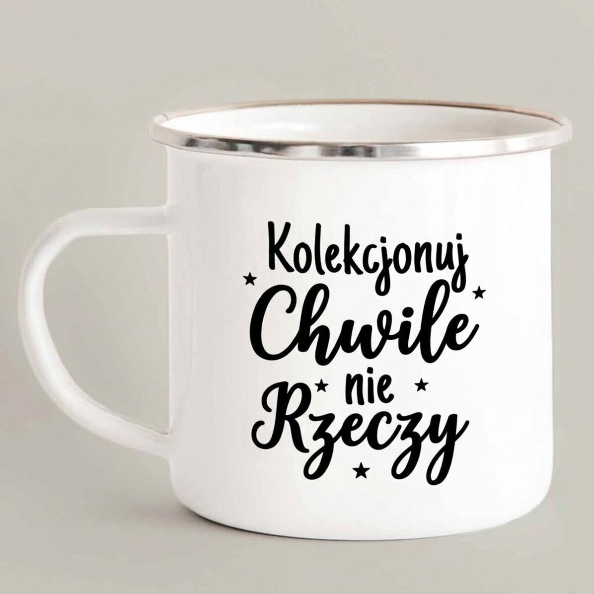 Emaliowany kubek metalowy z indywidualnym nadrukiem zdjęcia – Zbieraj chwile, a nie rzeczy