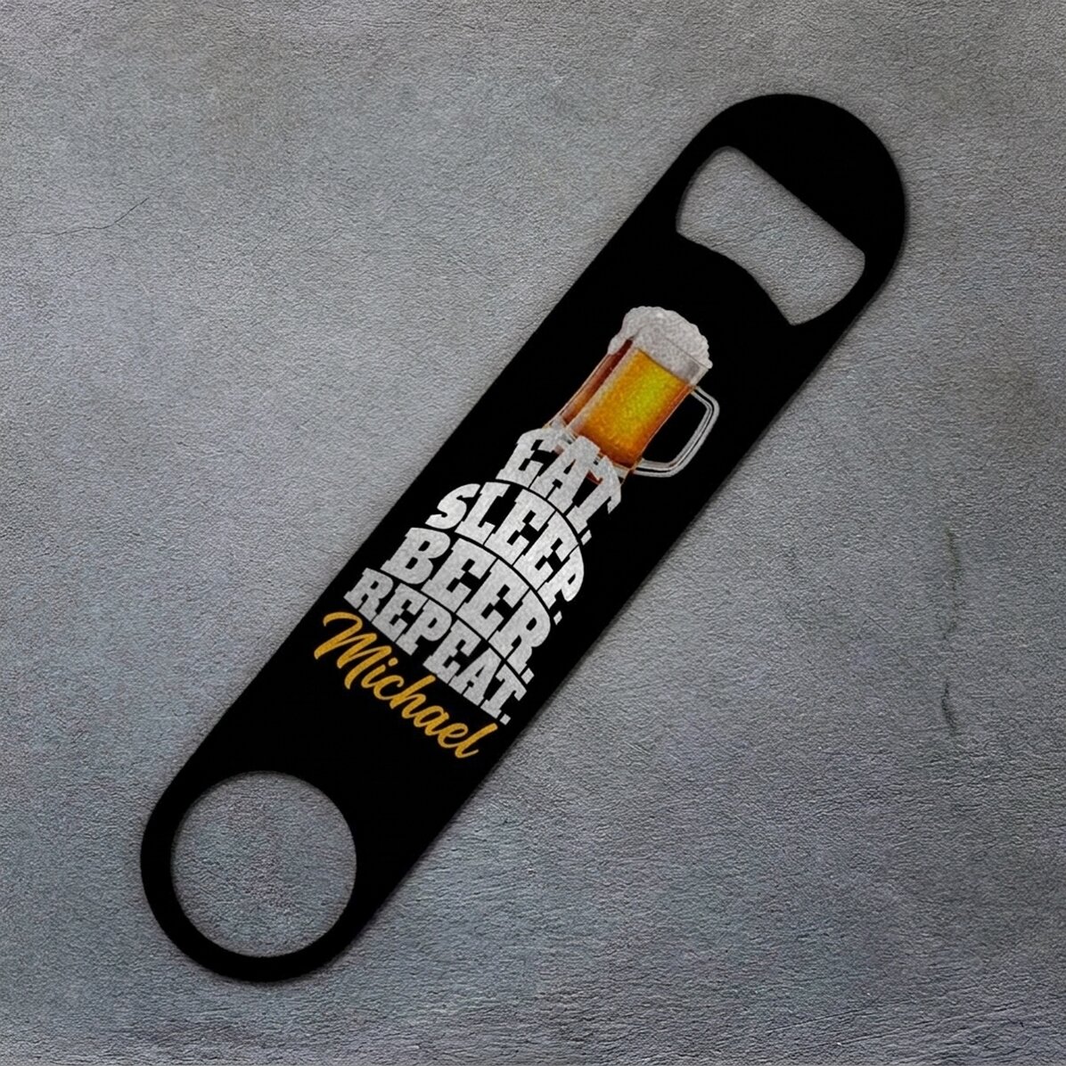 Spersonalizowany otwieracz do piwa z napisem – Eat. Sleep. Beer. Repeat