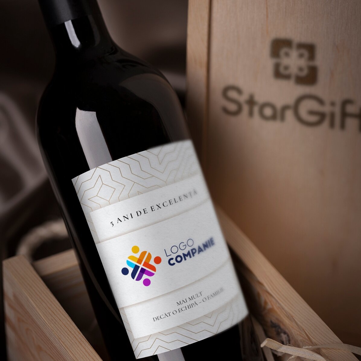 Wino z indywidualnym nadrukiem z logo i napisem – rocznica marki